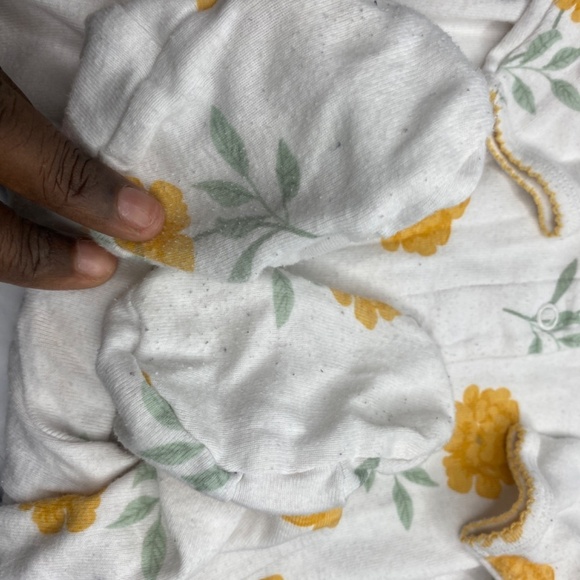 Carter’s Floral Sleeper Pajamas 6 months with hat - Picture 8 of 10